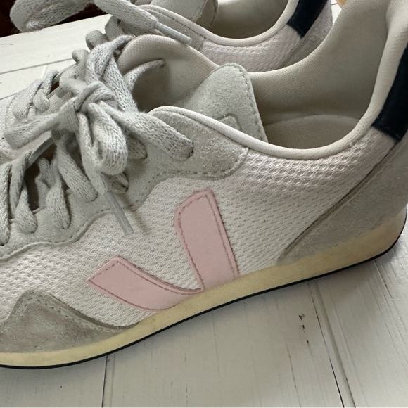 Veja Women's Sneakers in Cream and Pink - Picture 7 of 8